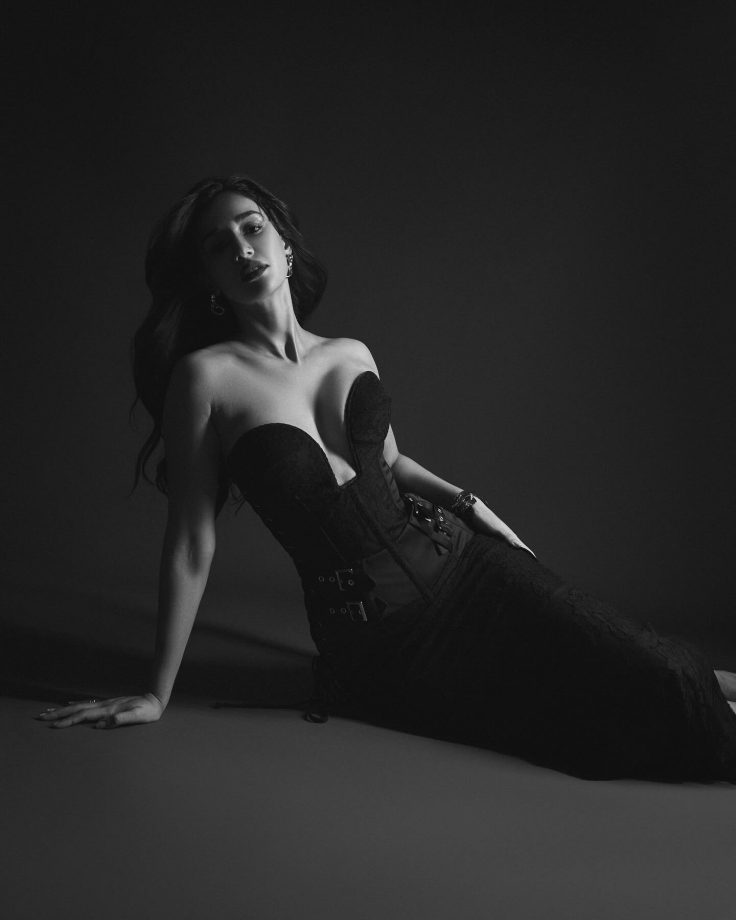 All Eyes on Disha Patani in Plunging Black Denim Fit 952964