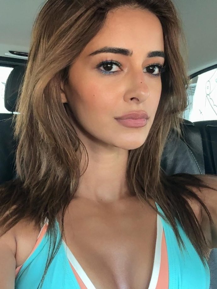 Ananya Panday's Smokey And Shimmery Eye-makeup Is All You Need To Slay Party Nights 951657