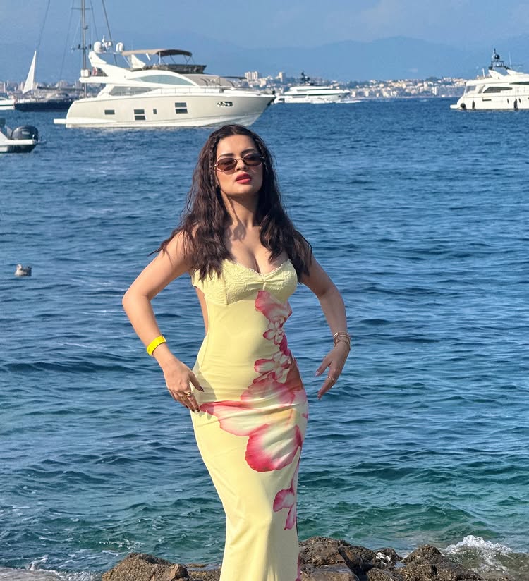 Avneet Kaur Goes Bold In Yellow Floral Gown, Flaunts Backless Look 953514