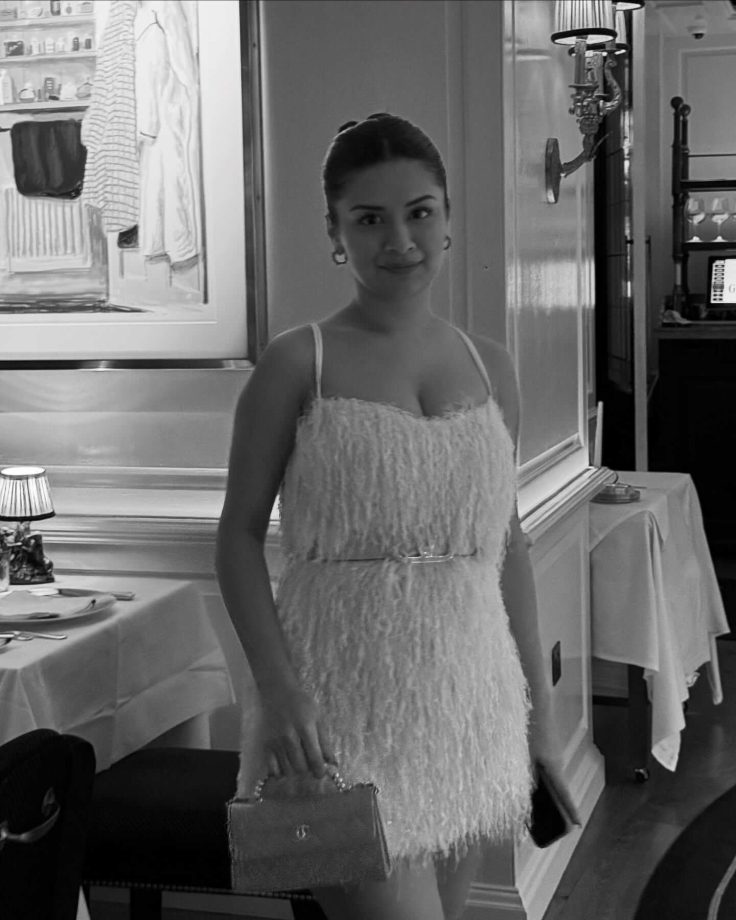 Avneet Kaur Shines Bright in Ethereal Off-White Glamour 952906