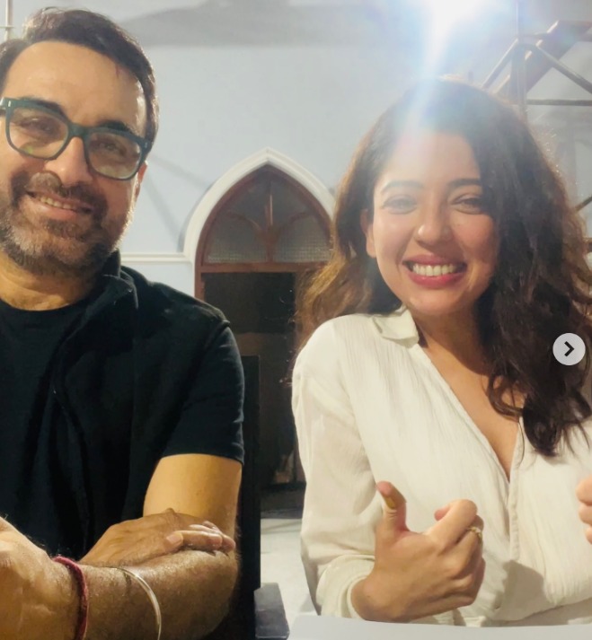 Barkha Singh’s BTS Clicks as Shivani Mathur with Pankaj Tripathi and the Cast of Criminal Justice 4 Are Too Cute to Handle 952606