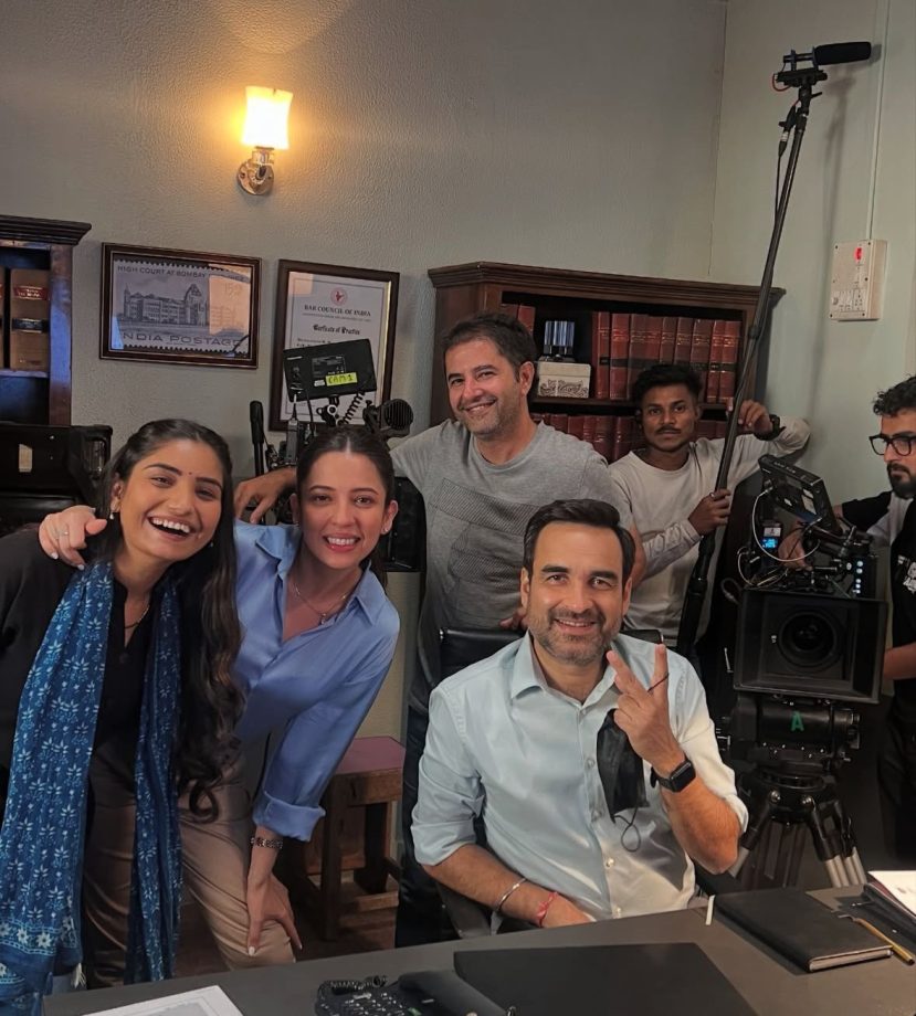 Barkha Singh’s BTS Clicks as Shivani Mathur with Pankaj Tripathi and the Cast of Criminal Justice 4 Are Too Cute to Handle 952609