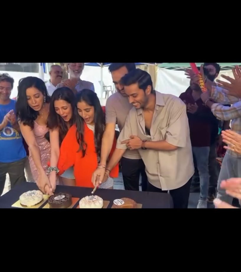 Barkha Singh’s BTS Clicks as Shivani Mathur with Pankaj Tripathi and the Cast of Criminal Justice 4 Are Too Cute to Handle 952610