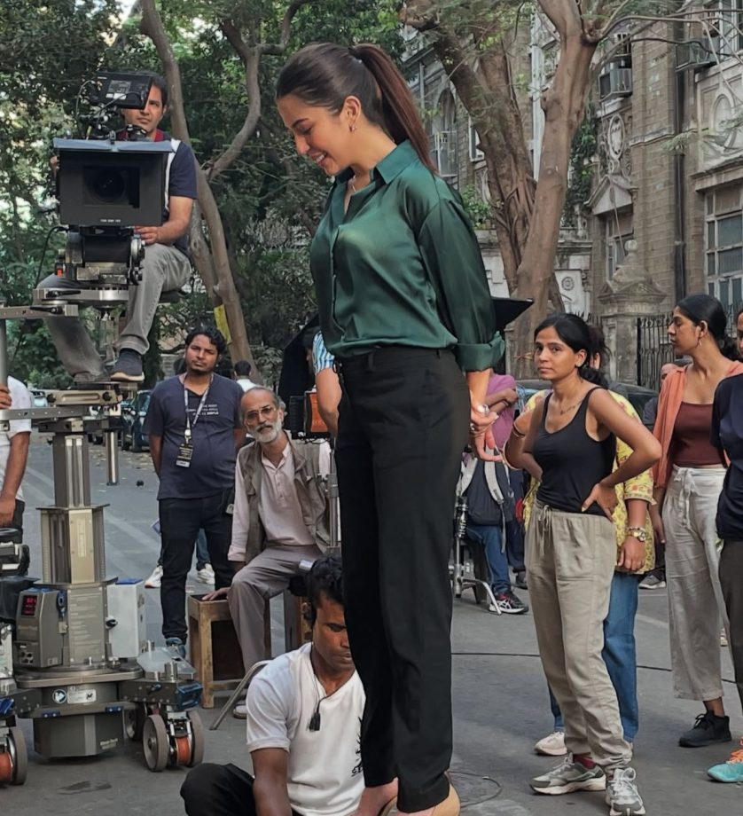 Barkha Singh’s BTS Clicks as Shivani Mathur with Pankaj Tripathi and the Cast of Criminal Justice 4 Are Too Cute to Handle 952611