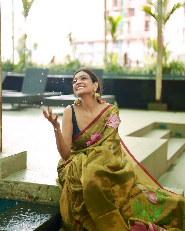Bhagya Lakshmi Star Aishwarya Khare Redefines Saree Elegance With A Bold Twist - See Pics 953554