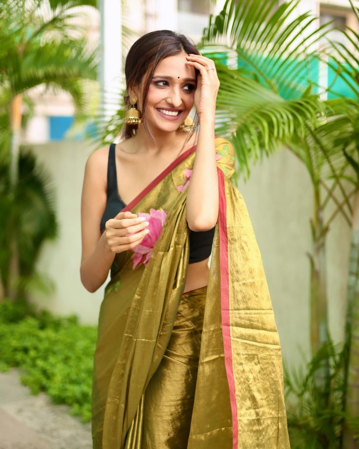 Bhagya Lakshmi Star Aishwarya Khare Redefines Saree Elegance With A Bold Twist - See Pics 953556