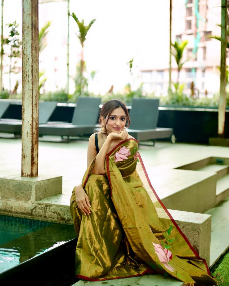 Bhagya Lakshmi Star Aishwarya Khare Redefines Saree Elegance With A Bold Twist - See Pics 953558