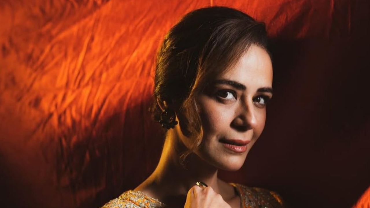 Celebrating One Glorious Year of Mona Singh’s Magical Touch in Munjya! 951130