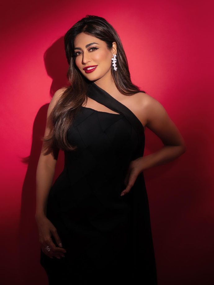 Chitrangda Singh Dazzles in Black with a Fierce Twist 952806
