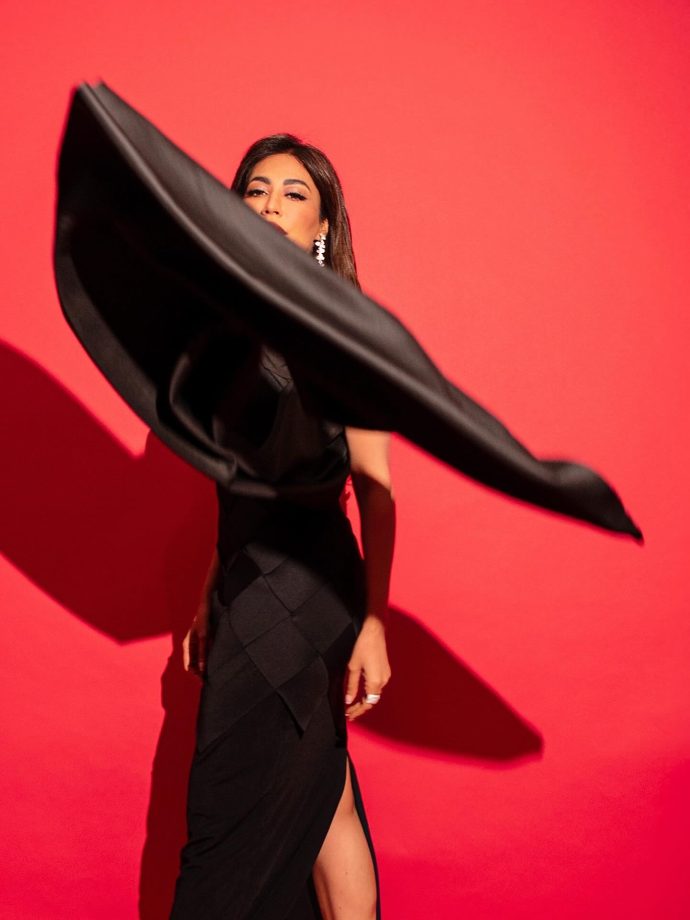 Chitrangda Singh Dazzles in Black with a Fierce Twist 952805