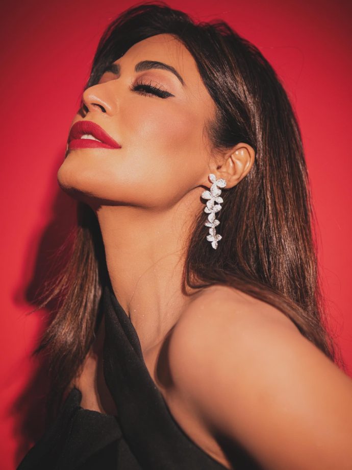 Chitrangda Singh Dazzles in Black with a Fierce Twist 952812