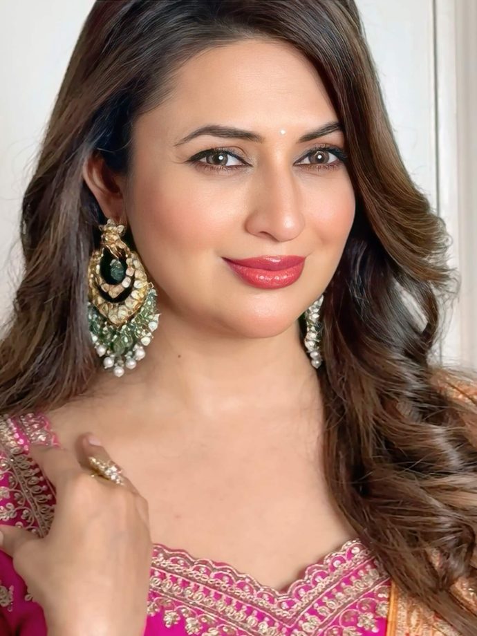 Divyanka Tripathi Channels Her Regal Charm In Rani Pink Sharara - See Her Mesmerizing Pics 953357