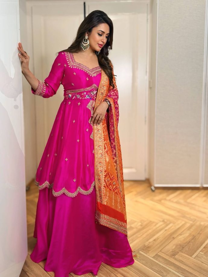 Divyanka Tripathi Channels Her Regal Charm In Rani Pink Sharara - See Her Mesmerizing Pics 953358