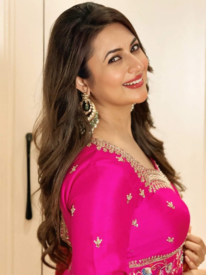 Divyanka Tripathi Channels Her Regal Charm In Rani Pink Sharara - See Her Mesmerizing Pics 953354