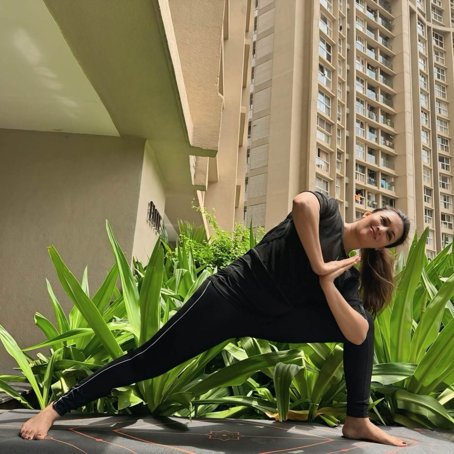 Divyanka Tripathi Inspires To Be Fit This Yoga Day, Shares An Important Message 952860
