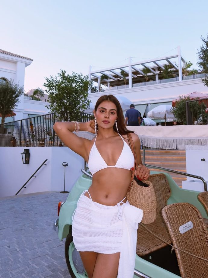 Effortless Elegance Priyanka Chahar Choudhary’s Chic White Look 952018