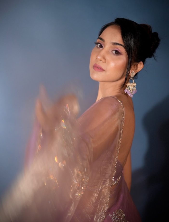 Fans Can't Get Enough Of Ashi Singh's Bold Look In Pink Sheer Saree & Backless Blouse 954010