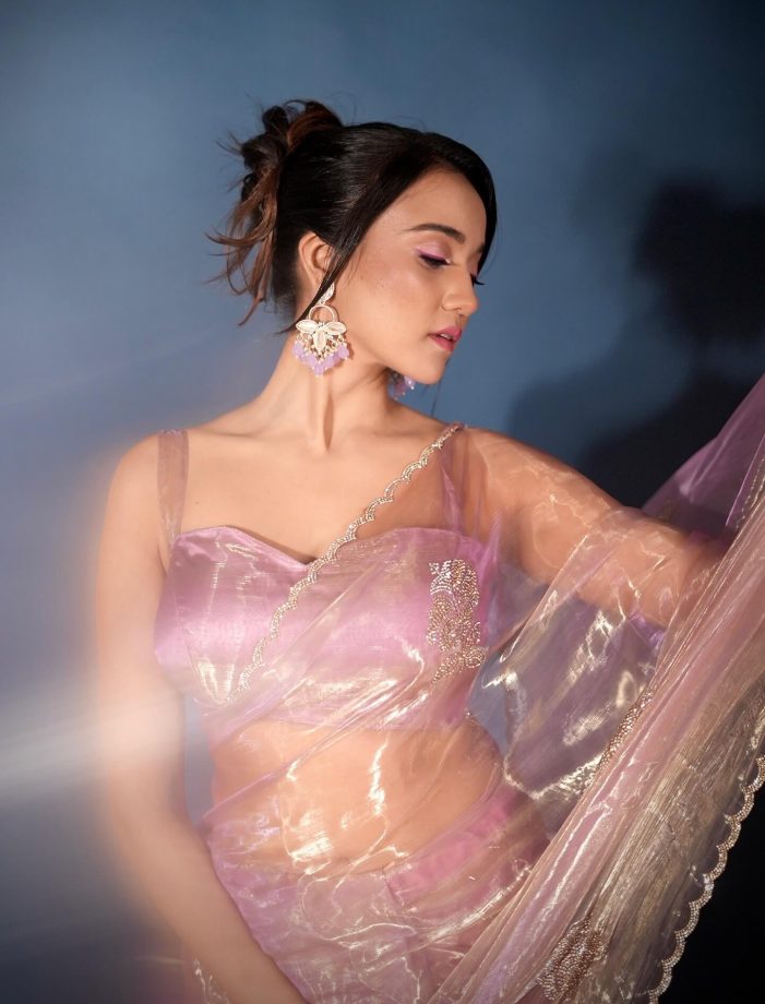Fans Can't Get Enough Of Ashi Singh's Bold Look In Pink Sheer Saree & Backless Blouse 954009