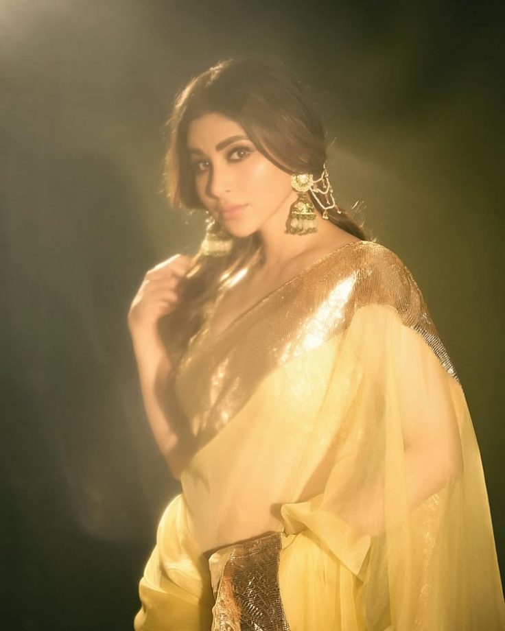 Golden Goddess Mouni Roy’s Dazzling Saree Look 951958