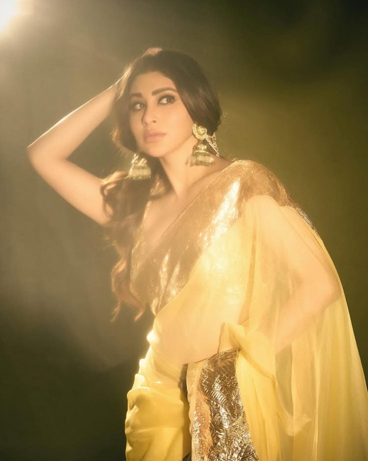 Golden Goddess Mouni Roy’s Dazzling Saree Look 951959