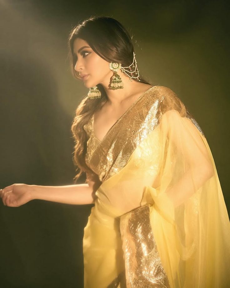 Golden Goddess Mouni Roy’s Dazzling Saree Look 951957