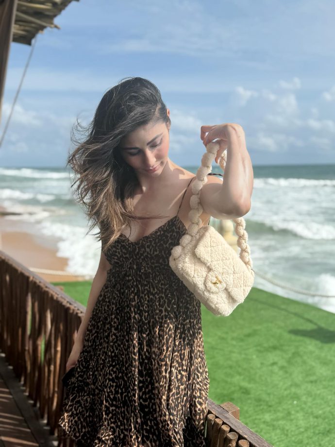 Hina Khan, Mouni Roy & Palak Sindhwani Embrace Moody Day Feels In Style 953365