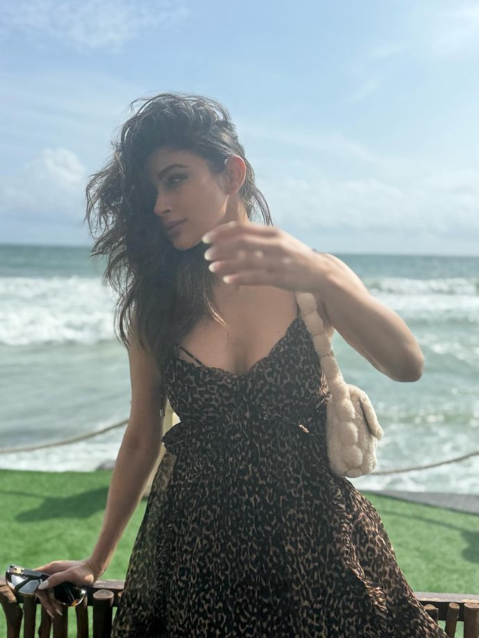 Hina Khan, Mouni Roy & Palak Sindhwani Embrace Moody Day Feels In Style 953366