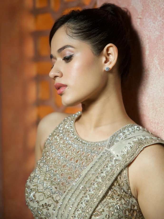 In Photos: Jannat Zubair Shines In Beige Saree, Minimalistic Makeup Steals Spotlight 951648