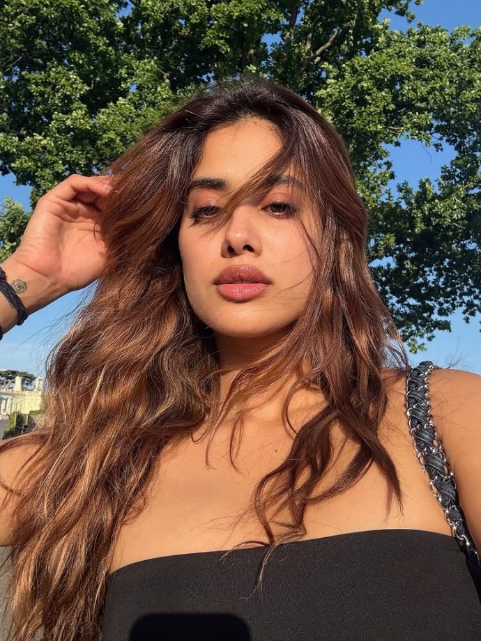 Janhvi Kapoor Eats From Shikhar Pahariya’s Plate; Fans Can’t Get Enough Of Their Adorable Chemistry 952593