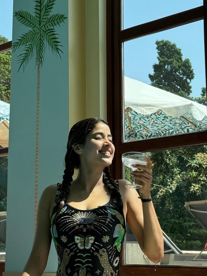 Janhvi Kapoor Eats From Shikhar Pahariya’s Plate; Fans Can’t Get Enough Of Their Adorable Chemistry 952596