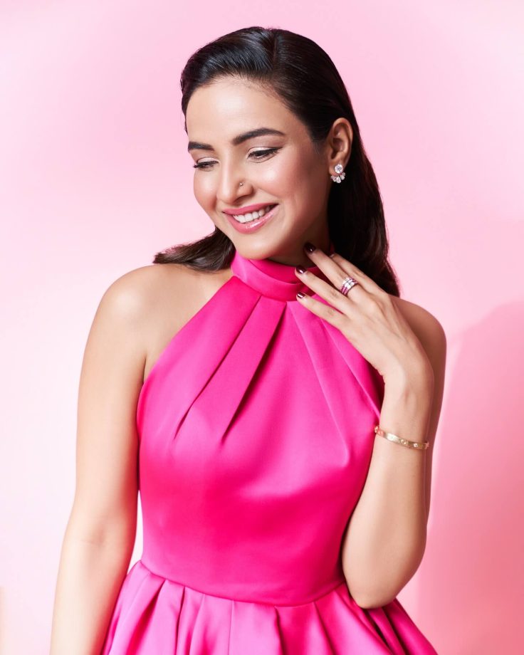 Jasmin Bhasin Glows in Pretty Pink Frock 952935