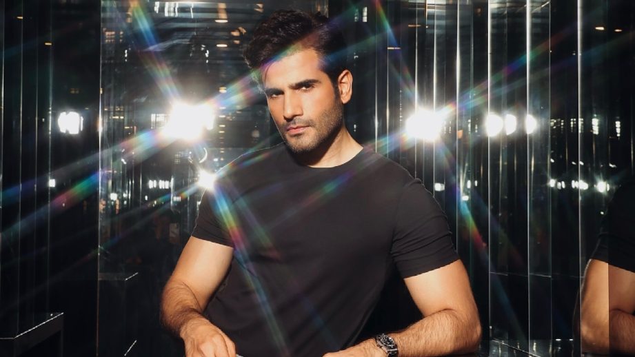 Karan Tacker Welcomes Someone Special In His New Car, Shares Photos 953977