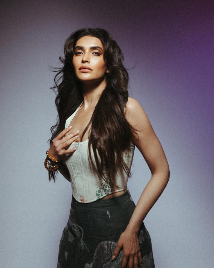 Karishma Tanna’s Effortless Chic with Natural Brown Tones 950800
