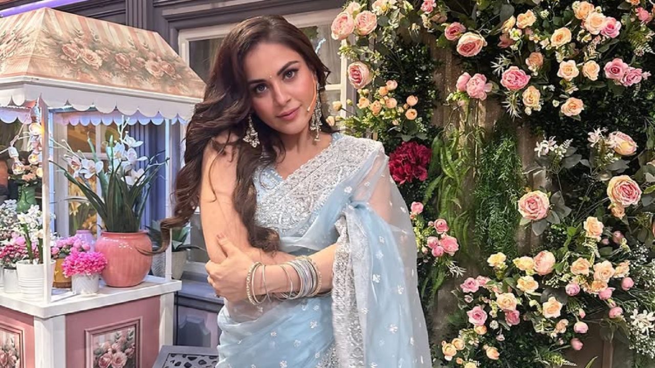 Kumkum Bhagya Actress Shraddha Arya Shines In See-through Blue Saree, Killer Smile Steals Spotlight 952476