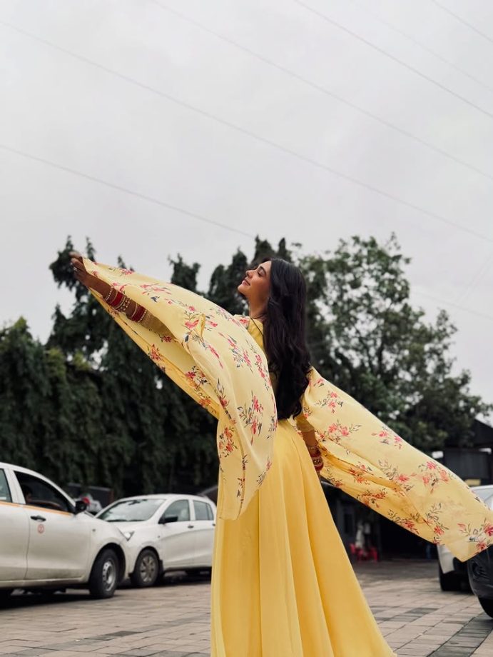 Kumkum Bhagya's Pranali Rathod Blooms In Yellow Anarkali Suit, Co-star Akshay Bindra Is All Hearts 954267