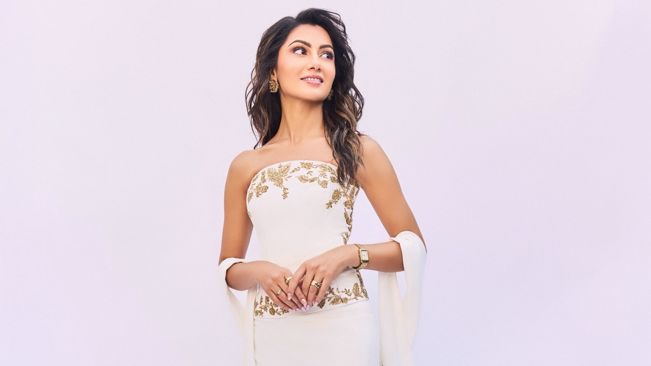 Kumkum Bhagya's Sriti Jha Channels 'Do Not Disturb' Weekend Mood In Relaxed Mirror Selfies 952112