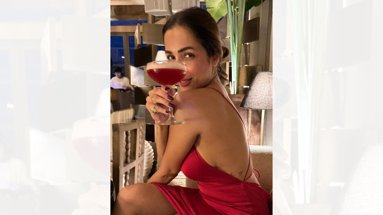 Malaika Arora's Killer Curves Shine In Sultry Red Satin Backless Gown - See Pics 950362