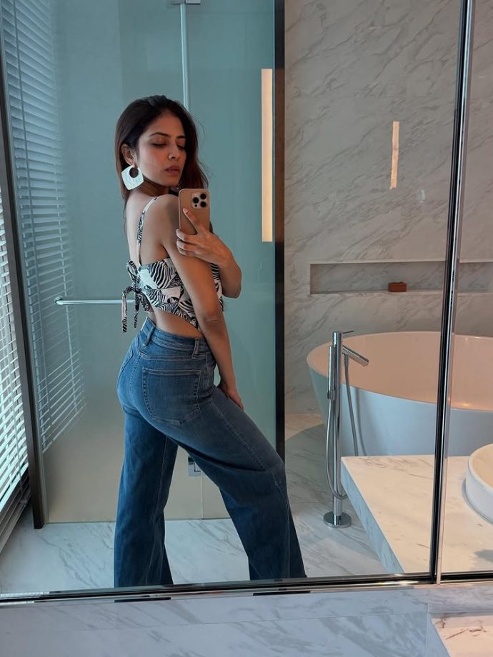 Malavika Mohanan's Stunning Bangkok Diaries Win Hearts 952041