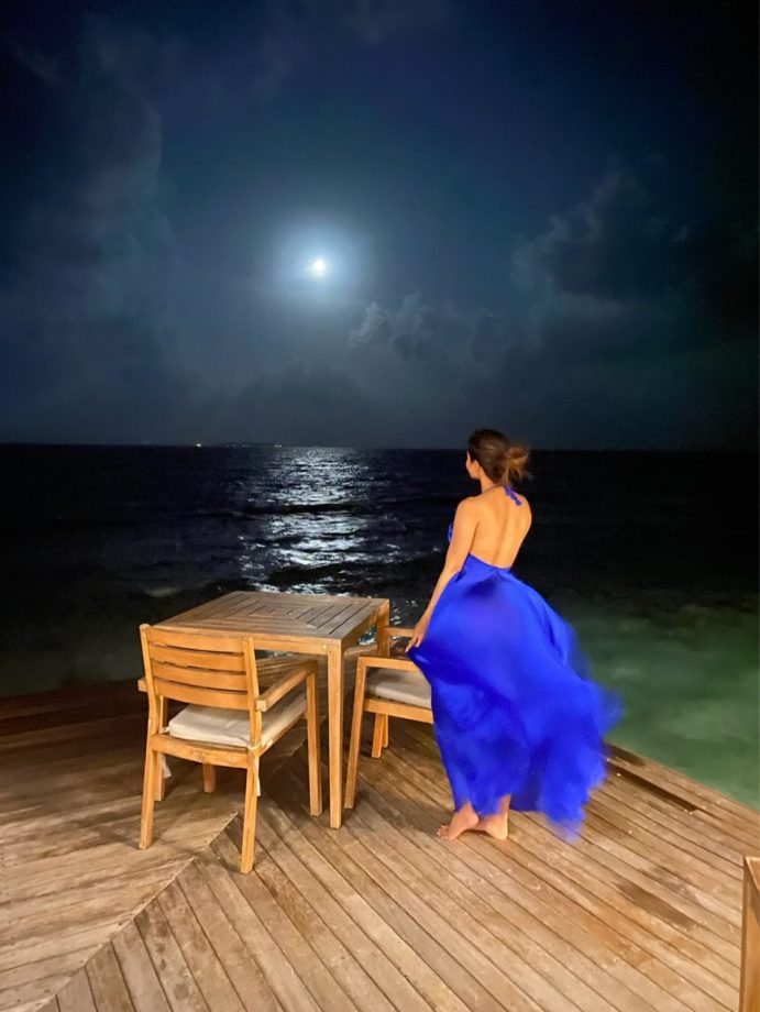Mouni Roy Turns Up The Heat In Backless Beachwear – Steal Her Vacation Vibe 953342