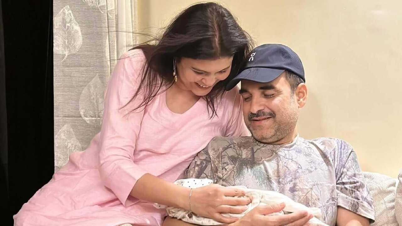 Pankaj Tripathi and Wife Hold Paritosh Tripathi’s Baby Girl; Heartwarming Family Moment 950274