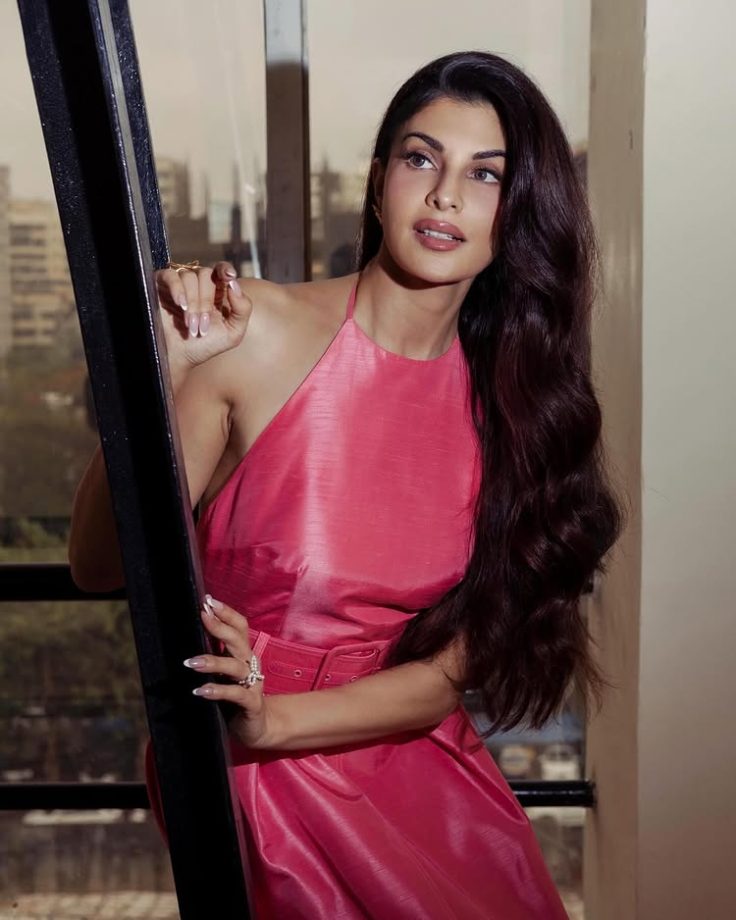Pretty in Pink Jacqueline Fernandez’s Monsoon Glow 952011