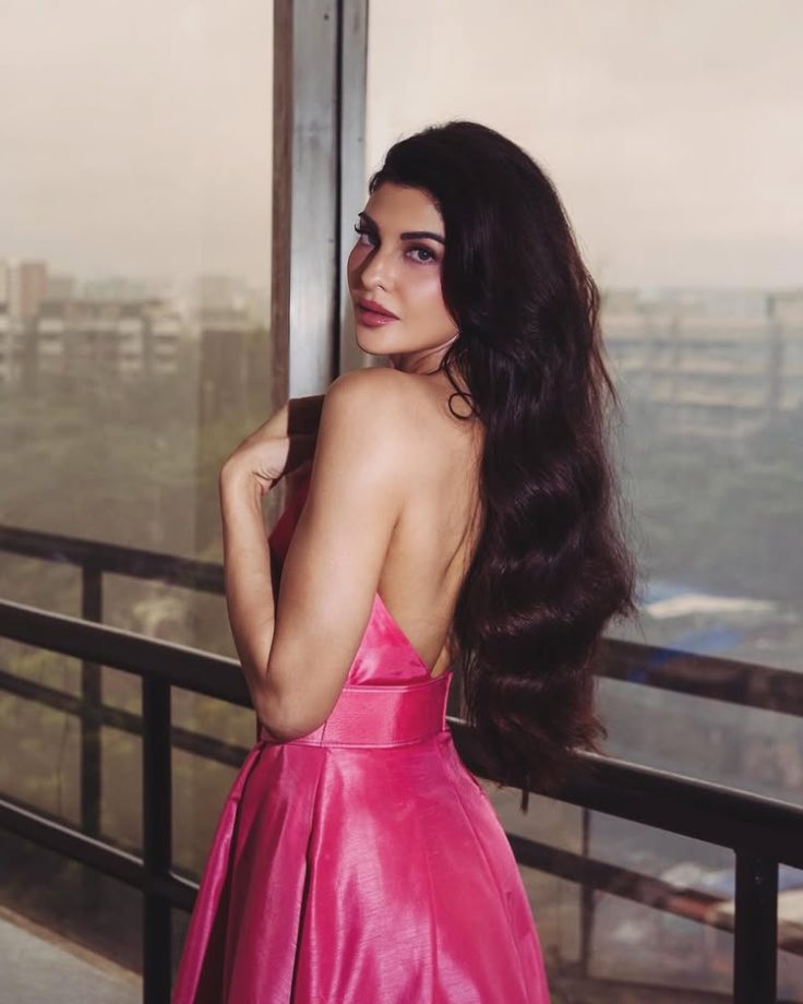 Pretty in Pink Jacqueline Fernandez’s Monsoon Glow 952009
