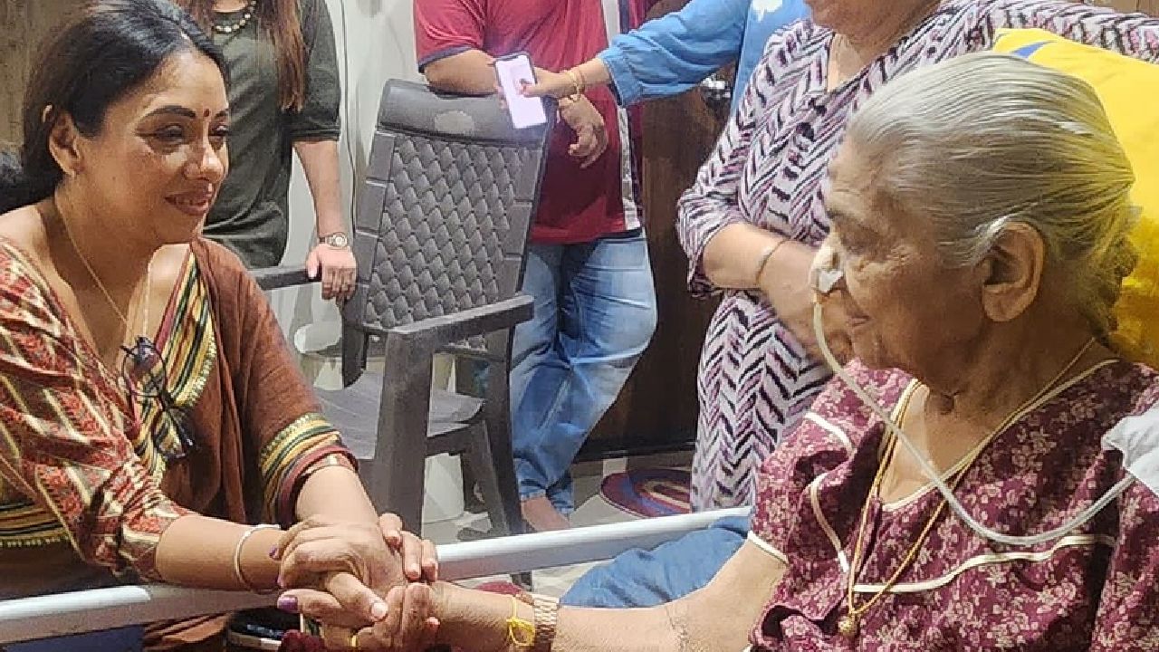 Rupali Ganguly Wins Hearts As She Visits Viraj Ghelani's Ailing Grandmother In Hospital 951319