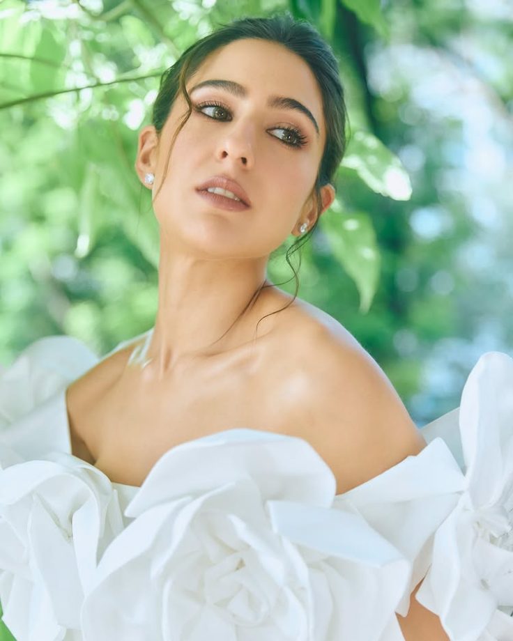 Sara Ali Khan Looks Fresh as Daisy in Flirty White Dress 954065