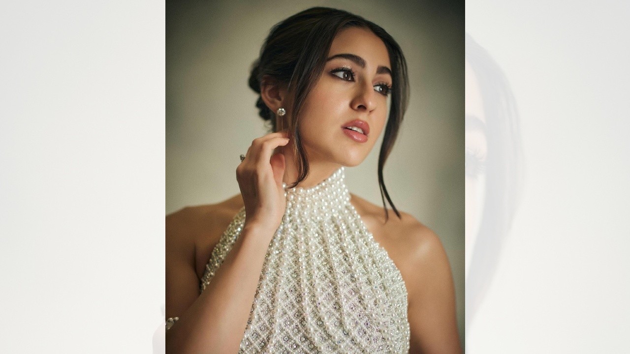 Sara Ali Khan Wins India Over - One Namaste at a Time! 953962
