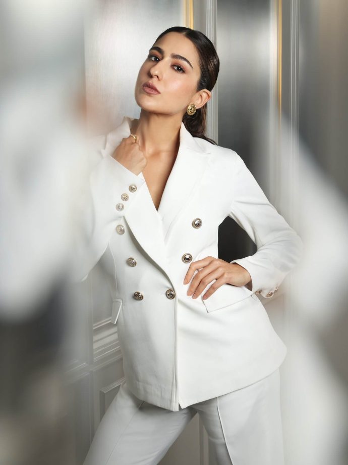 Sara Ali Khan’s Stunning Fashion Game During Metro… In Dinon Promotions 953572