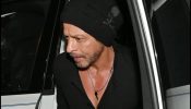 Shah Rukh Khan Instantly Makes Heads Turn With His Enigmatic Look 951728