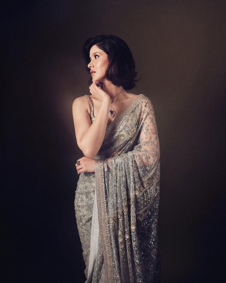 Shanaya Kapoor’s Silver-Gold Saree Elegance 952024