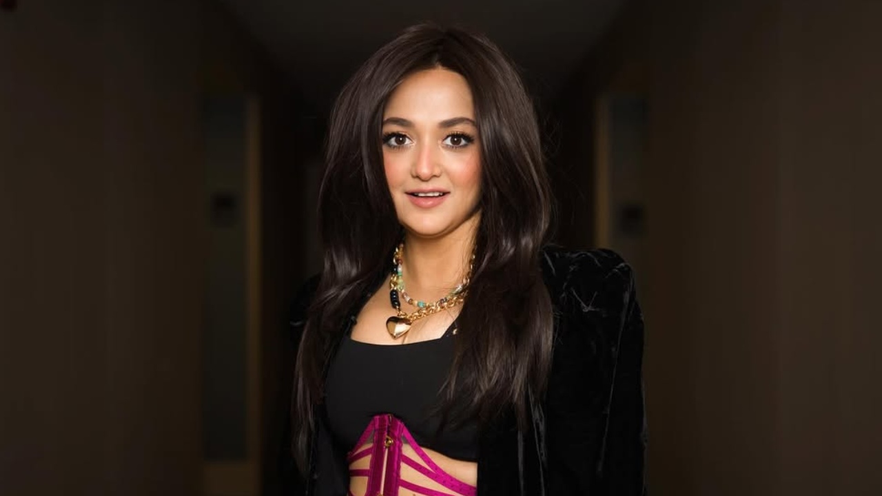 Shining on her US tour, Monali Thakur shares her excitement before the Boston Concert! 950381