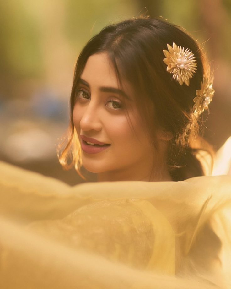 Shivangi Joshi Blossoms in Sunshine Yellow Lehenga Look 952988